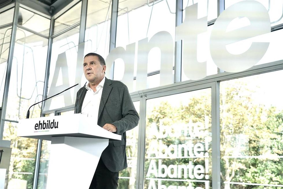 El coordinador general de EH Bildu, Arnaldo Otegi, durante su intervención en la Conferencia Política de la coalición en Bilbao