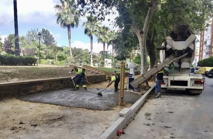 Obras en una vía pública de Huelva durante el verano