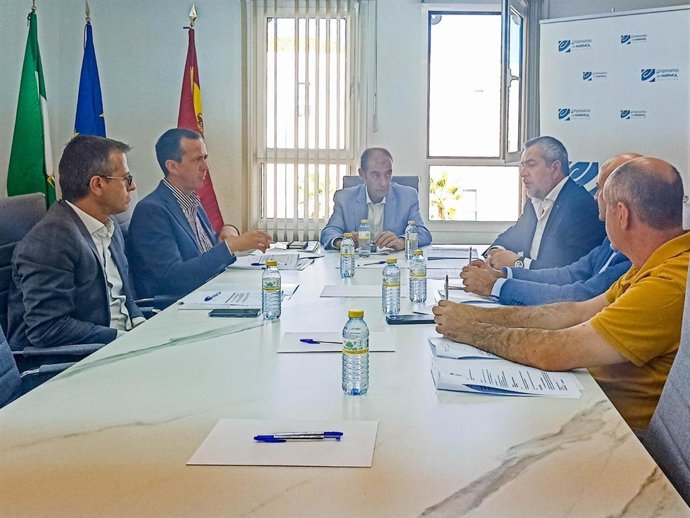 Reunión del subdelegado del Gobierno en Almería, José María  Martín con la Asociación del Mármol