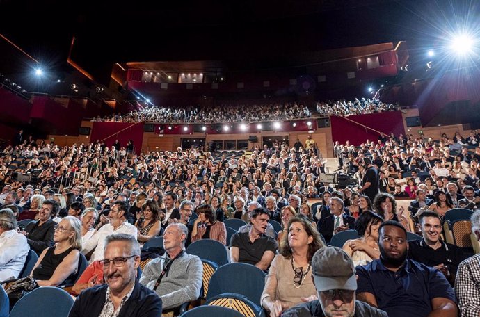 Vista general del público durante la gala de apertura del Festival de San Sebastián 2022 en el Kursaal, a 16 de septiembre de 2021, San Sebastián, Guipuzkoa, País Vasco, (España). 