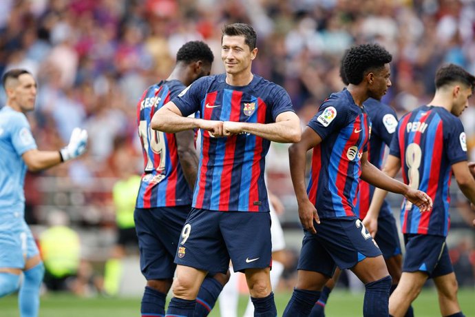 Robert Lewandowski of FC Barcelona celebrates after scoring a goal, during the La Liga match between FC Barcelona and Elche CF at Spotify Camp Nou Stadium in Barcelona, Spain, on September 17th, 2022.