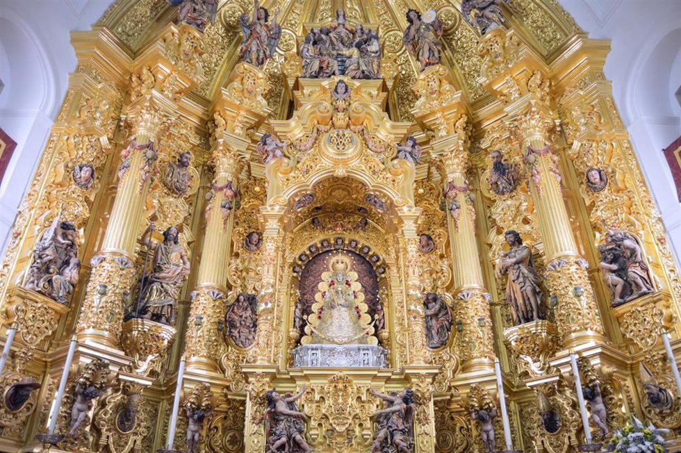 Archivo - La Virgen del Rocío en su ermita en la aldea almonteña.