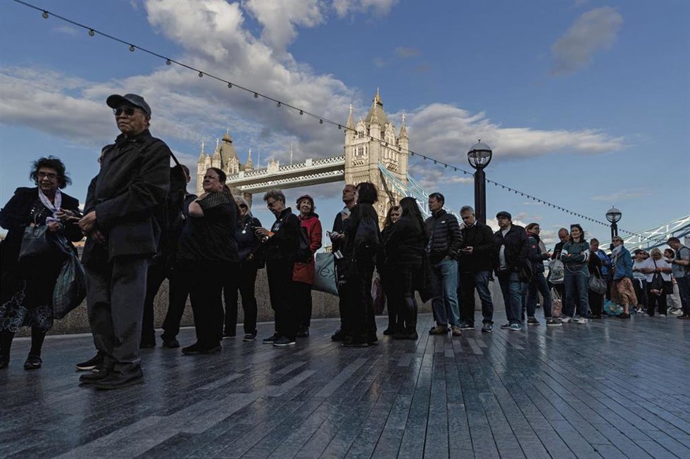 Fila para entrar en la capilla ardiente de la reina Isabel II en Londres