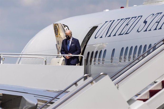 El presidente de Estados Unidos, Joe Biden, sale del Air Force One. Archivo