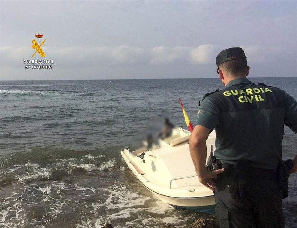 Archivo - Una patera interceptada en el litoral de Almería en una imagen de archivo
