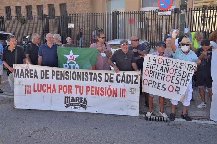 Grupo de pensionistas en la concentración de la plataforma 'Salvemos lo Público 'del pasado 15 de septiembre