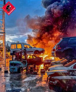 Incendio de un desguace en Catral