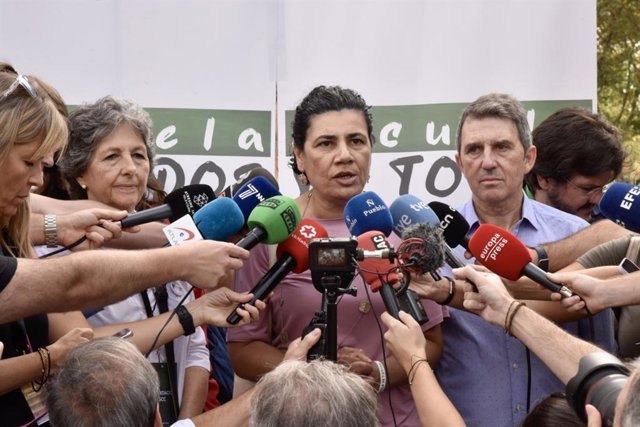 La portaveu d'Escuela de Todos, Ana Losada, durant la manfiestació en defensa del castellà a Catalunya