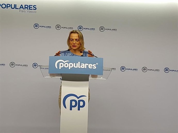 Archivo - La presidenta del PP de Bizkaia, Raquel González, en rueda de prensa.