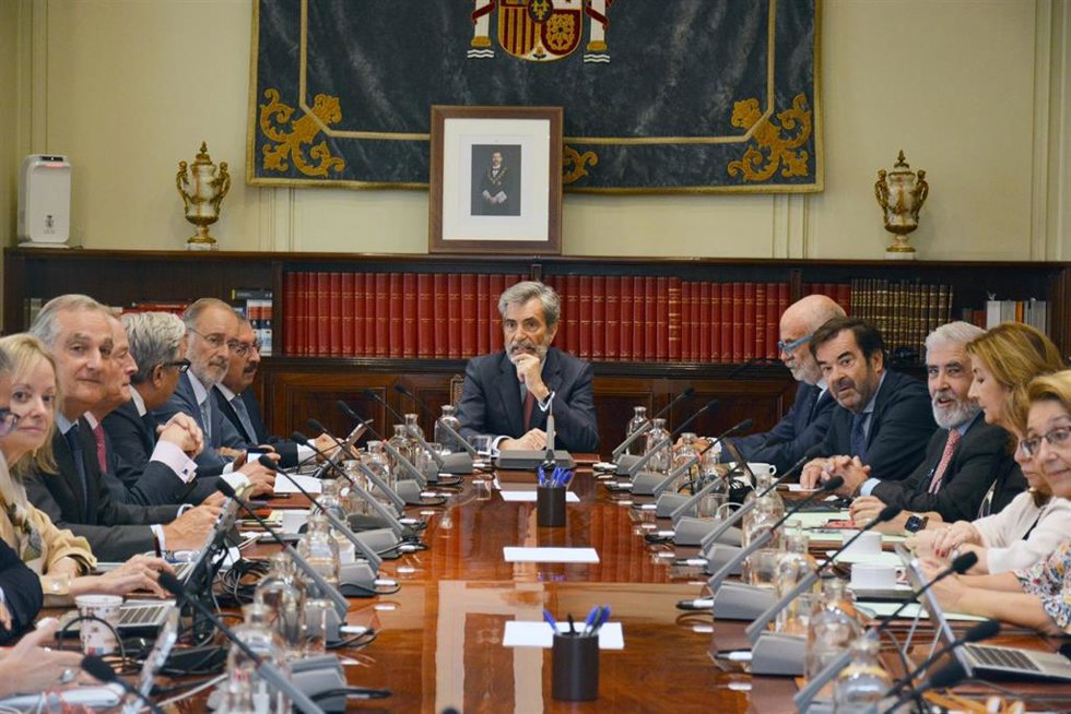 El presidente del Consejo General del Poder Judicial (CGPJ), Carlos Lesmes, preside un Pleno extraordinario