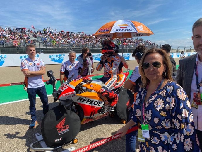 Mayte Pérez, en el 'pit lane' del circuito de Motorland.