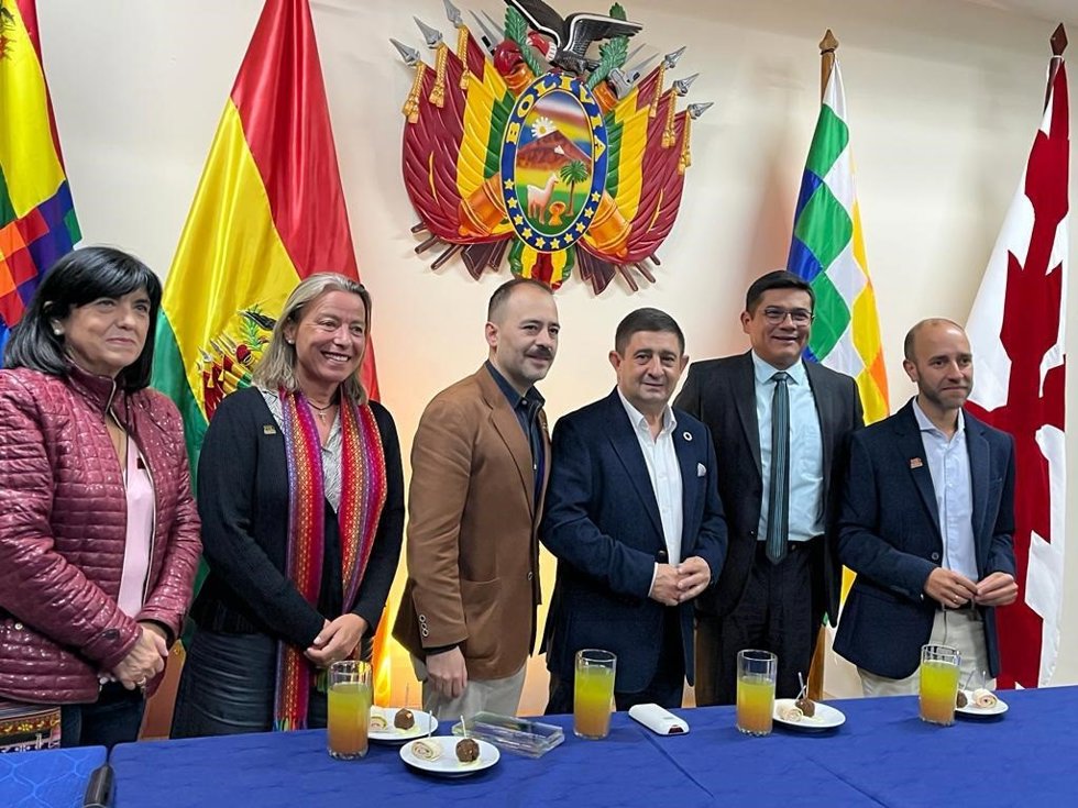 Firma de convenio entre Famsi y FAM