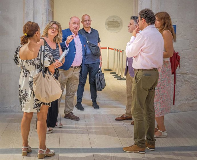 Nota + Foto/La Comunidad Y La Fundación Mediterráneo Preparan La Muestra Cronografías En La Sala De Exposiciones Del Palacio De San Esteban