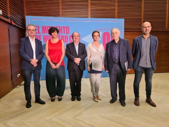 El ministro de Cultura y Deporte, Miquel Iceta, en el medio, presenta el programa de actividades de la segunda edición del Día del Cine Español en el marco del Festival de San Sebastián.