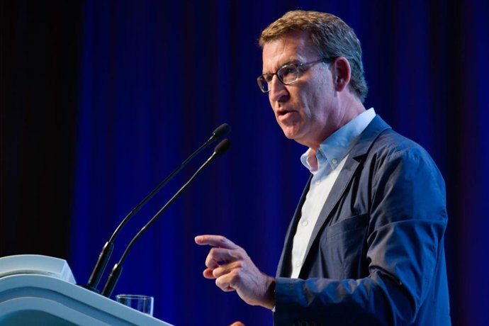 El presidente nacional del Partido Popular (PP), Alberto Núñez Feijóo, interviene en la clausura de la 25 Interparlamentaria del PP, en el Hotel Beatriz, a 18 de septiembre de 2022, en Toledo, Castilla La Mancha (España). 