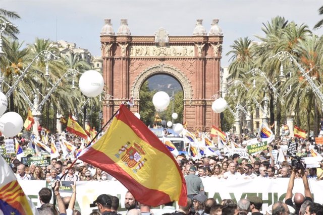Manifestación convocada por la organización Escuela de Todos en Barcelona a favor del castellano en las escuelas catalanas