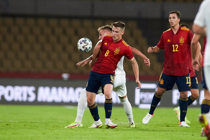 Archivo - Benat Turrientes of Spain U-21 in action during the European Championship 2023 Qualifier match between Spain U21 and Slovakia U21 at La Cartuja Stadium on October 8, 2021 in Sevilla, Spain