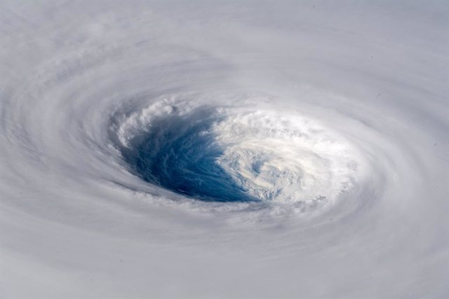 Archivo - September 25, 2018 - Japan - Eye of the storm. Trami remains a powerful typhoon on Wednesday as it slowly meanders toward the Ryukyu Islands of Japan. The powerful cyclone is currently equal to a Category 3 major hurricane in the Atlantic or E