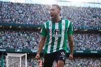 Villarreal y Sevilla se reparten el botín y Borja Iglesias remonta para el Betis