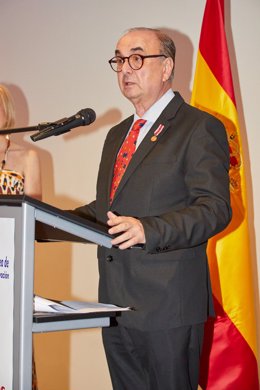 Dr. Alfonso Roldán.