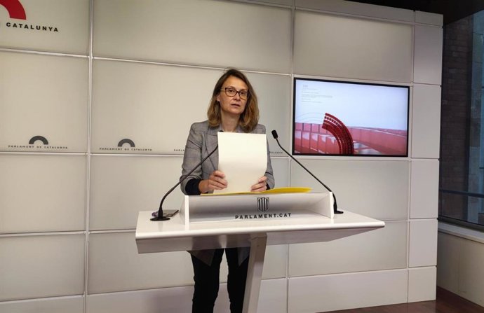 Archivo - La portavoz adjunta de ERC en el Parlament, Meritxell Serret, en rueda de prensa en la Cámara catalana