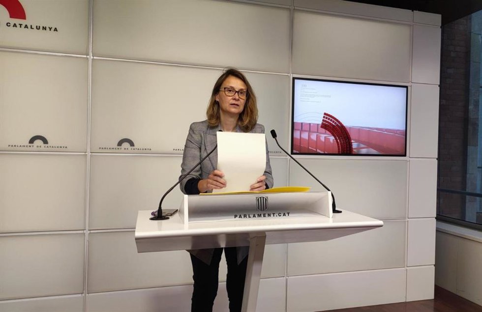 Archivo - La portavoz adjunta de ERC en el Parlament, Meritxell Serret, en rueda de prensa en la Cámara catalana