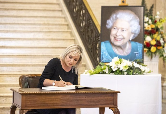 12 September 2022, United Kingdom, Belfast: Sinn Fein Vice President Michelle O'Neill signing the book of condolence to Queen Elizabeth II in the Great Hall at Parliament Buildings in Belfast. Photo: Liam Mcburney/PA Wire/dpa