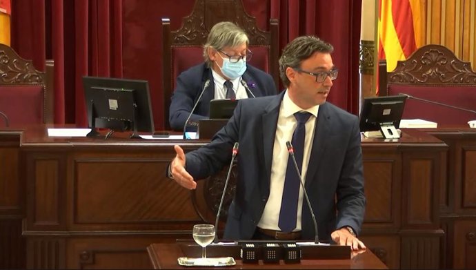 Archivo - El portavoz adjunto del Grupo Popular, Antoni Costa, en el Parlament.