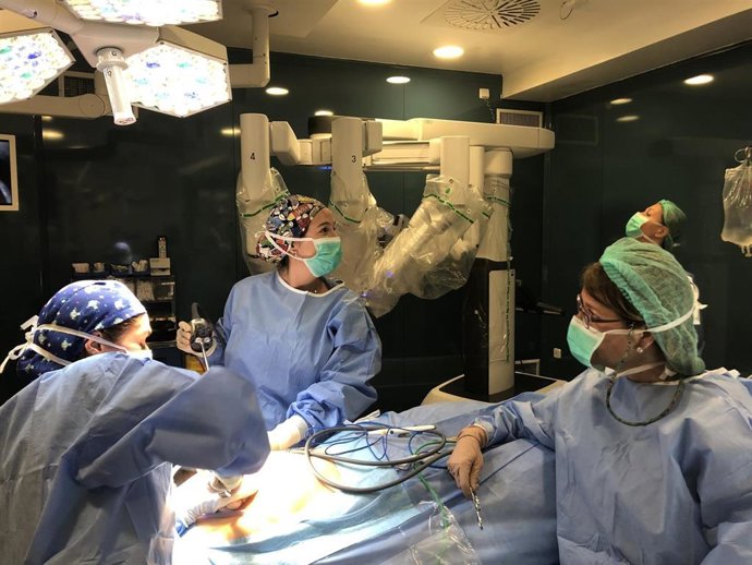 El programa de Urología Robótica del Virgen del Rocío cumple 15 años y 512 cirugías.