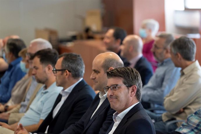 El expresidente de la Diputación de Valencia con el PSPV y actual alcalde de Ontinyent por La Vall ens Uneix, Jorge Rodríguez (d), durante el juicio en la Ciudad de la Justicia de Valncia