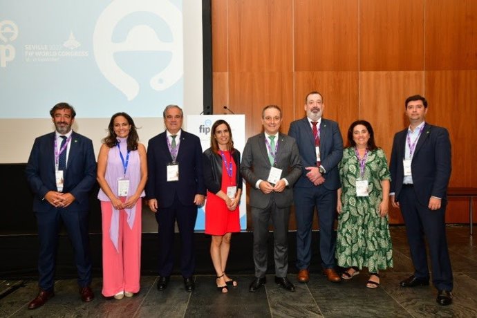 Presentación de 'La Farmacia en España' en el 22 Congreso Nacional de Farmacia