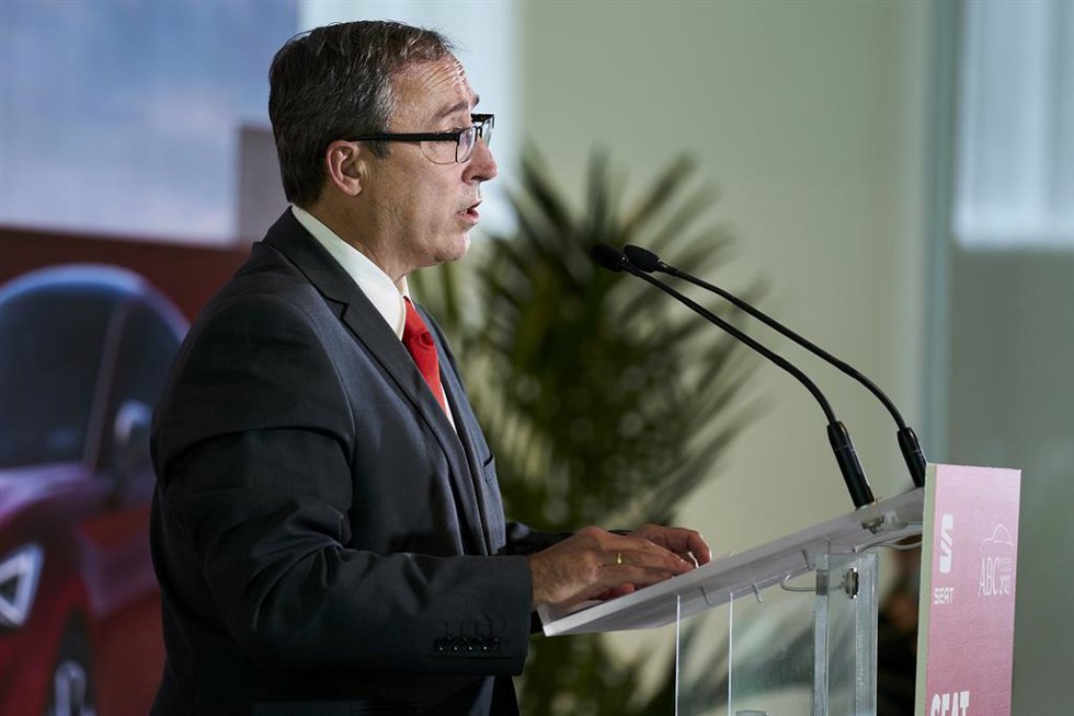 Archivo - El director general de Seat/Cupra España, Mikel Palomera, interviene durante el acto de entrega del Premio Coche del Año 2021 del diario ABC al Seat León, a 14 de mayo de 2021, en Madrid (España).