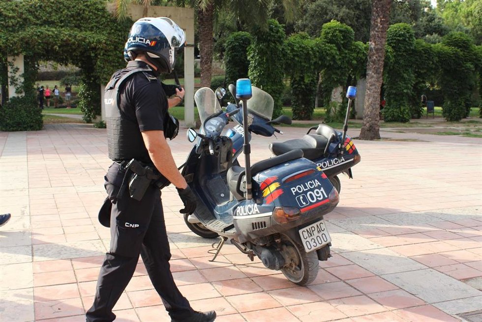 Archivo - Imagen de recurso de un agente de policía