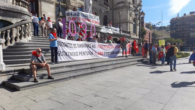 Pensionistas vascos piden una paga en diciembre que compense "el poder adquisitivo perdido" en lo que va de año