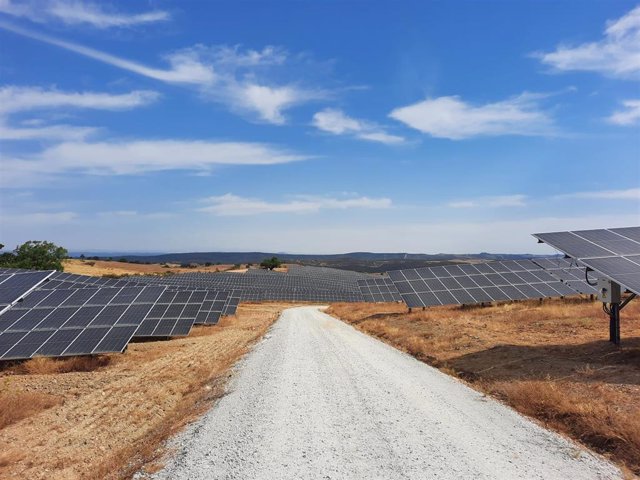 Iberdrola inicia la puesta en marcha de 100 nuevos MW solares en Extremadura