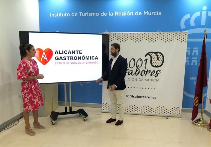 El Director General Del Itrem, Juan Francisco Martínez, Y La Directora Del Centro De Cualificación Turística, Mónica Meroño, Presentan La Participación De La Región De Murcia En La IV Edición De Alicante Gastronómica
