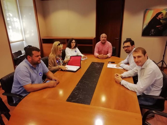 Adrián Pumares, primero por la derecha