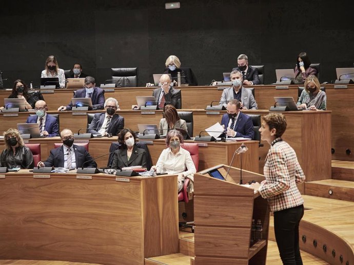 Archivo - La presidenta del Gobierno de Navarra, María Chivite, interviene durante el Debate sobre el Estado de la Comunidad en el pleno del Parlamento de Navarra, a 4 de noviembre de 2021, en Pamplona, Navarra, (España).