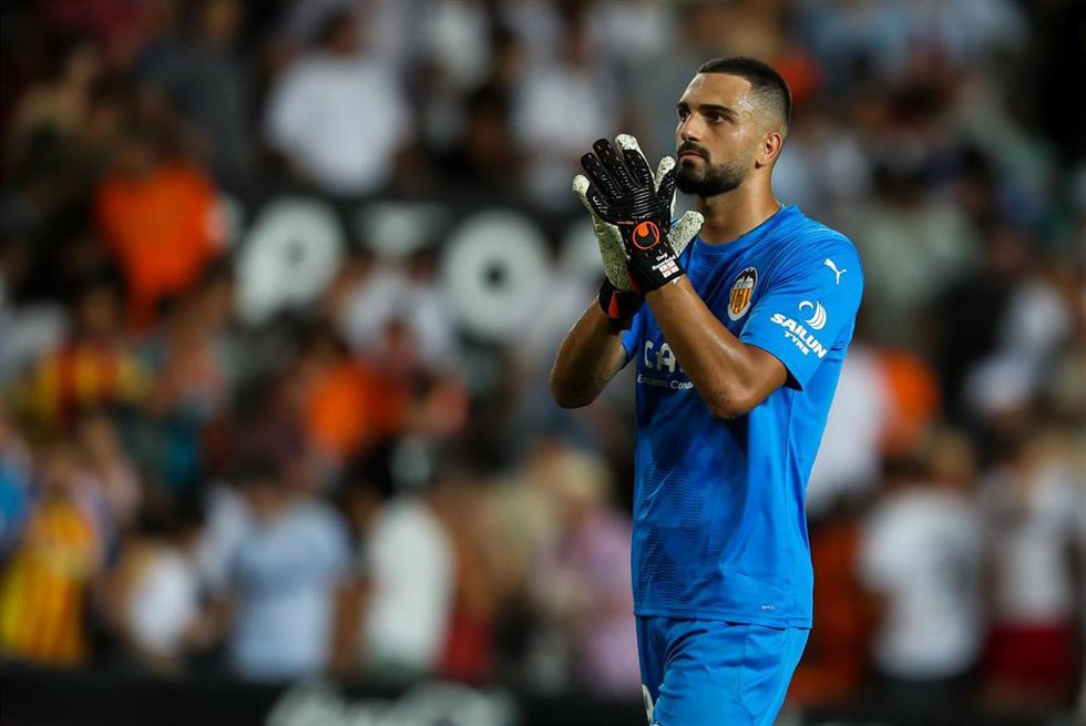 Archivo - El guardameta del Valencia CF Giorgi Mamardashvili