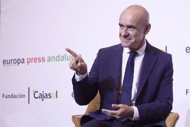 El alcalde de Sevilla, Antonio Muñoz, durante el encuentro informativo de Europa Press Andalucía en la Fundación Cajasol.