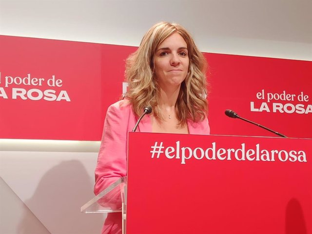 La portavoz del PSC, Elia Tortolero, en rueda de prensa en la sede del partido el 19 de septiembre.