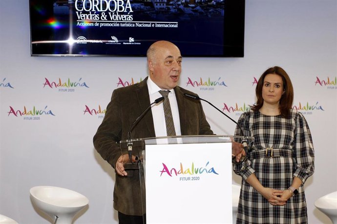 Archivo - El presidente de la Diputación, Antonio Ruiz, y la responsable de Turismo en la institución provincial, Inmaculada Silas, en una imagen de archivo.