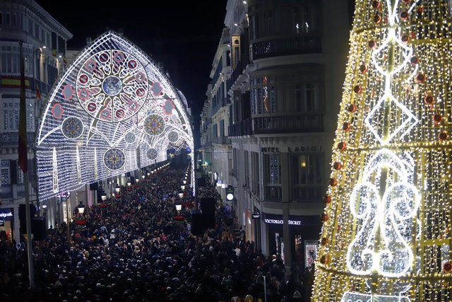 Archivo - Luces de navidad en Málaga
