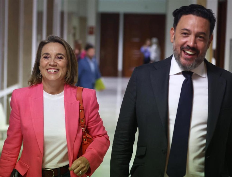 La secretaria general del Partido Popular, Cuca Gamarra y el diputado del Partido Popular en el Congreso Guillermo Mariscal