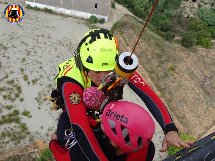 Rescatado un hombre desaparecido mientras hacia barranquismo en Anna
