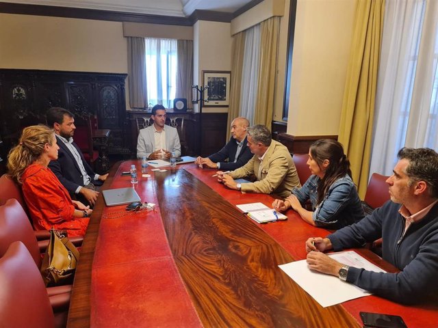 Ramón Fuertes se ha reunido con representantes de Cámara de Comercio, de CEOE-CEPYME Teruel y de la empresa adjudicataria del plan