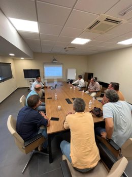 La Matriz se reúne con los ingenieros para conocer "las mejoras a implantar" en las andas de la Virgen del Rocío.