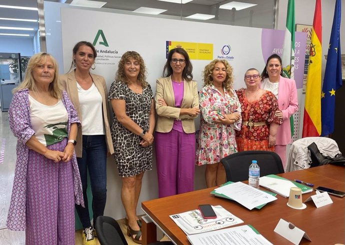 La directora del Instituto Andaluz de la Mujer (IAM), Mariela Checa, ha presidido este lunes la Comisión Permanente del Consejo Andaluz de Participación de las Mujeres (CAPM).