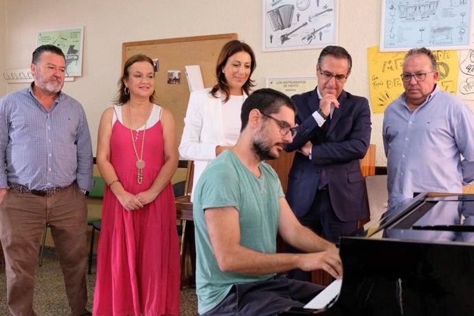 Miguel Briones en una visita al Conservatorio de música Ramón Corrales de Ronda