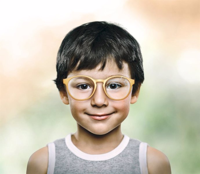 Archivo - Miyosmart, niño con miopía, gafas